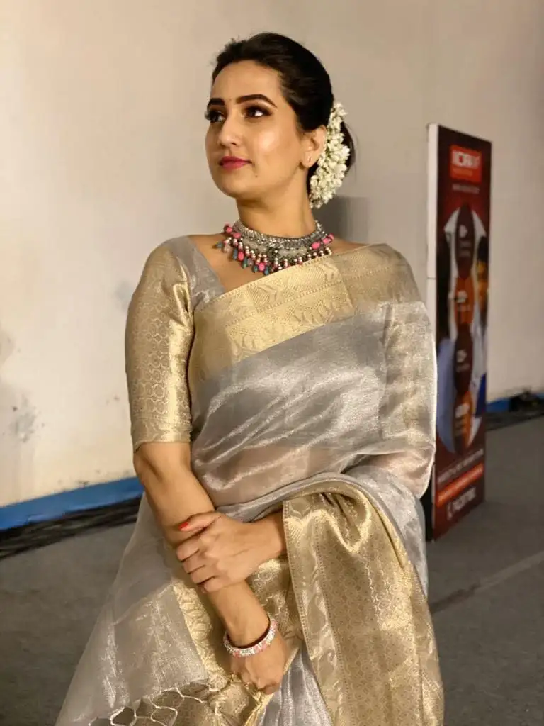 Telugu Television Anchor Manjusha In Traditional Blue Saree